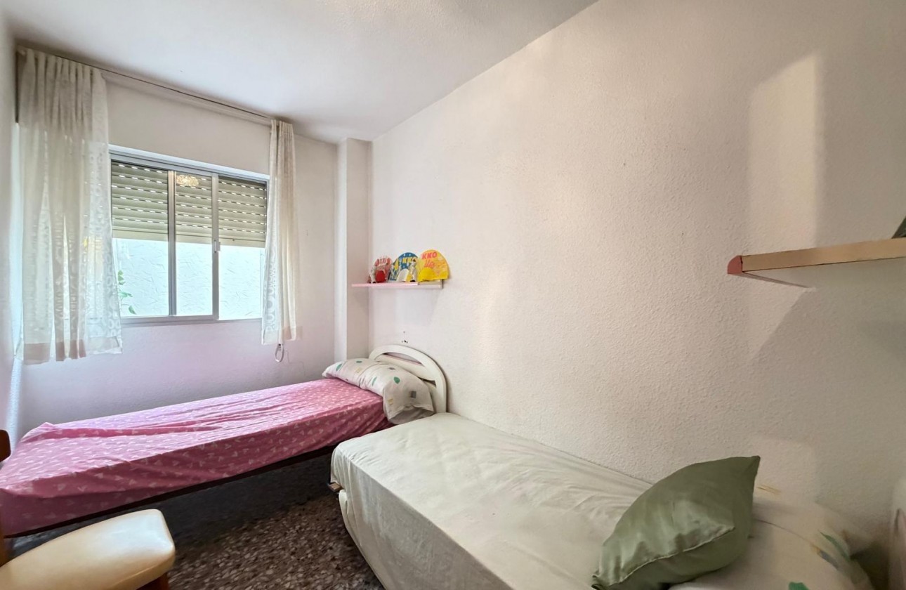 Resale - Apartment / flat - Torrevieja - Las Piscinas Naturales