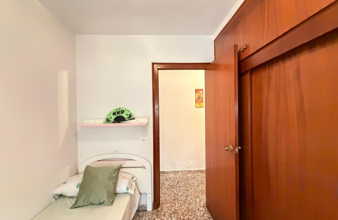 Resale - Apartment / flat - Torrevieja - Las Piscinas Naturales
