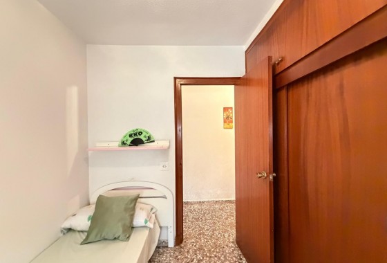 Resale - Apartment / flat - Torrevieja - Las Piscinas Naturales