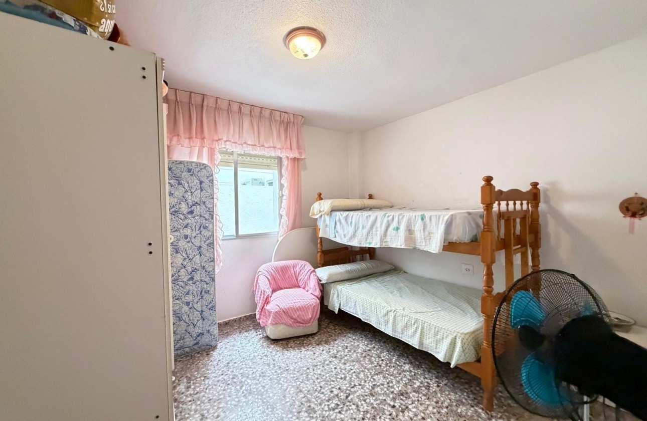 Resale - Apartment / flat - Torrevieja - Las Piscinas Naturales