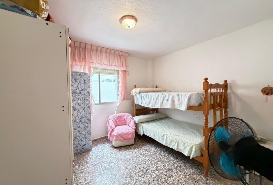 Resale - Apartment / flat - Torrevieja - Las Piscinas Naturales