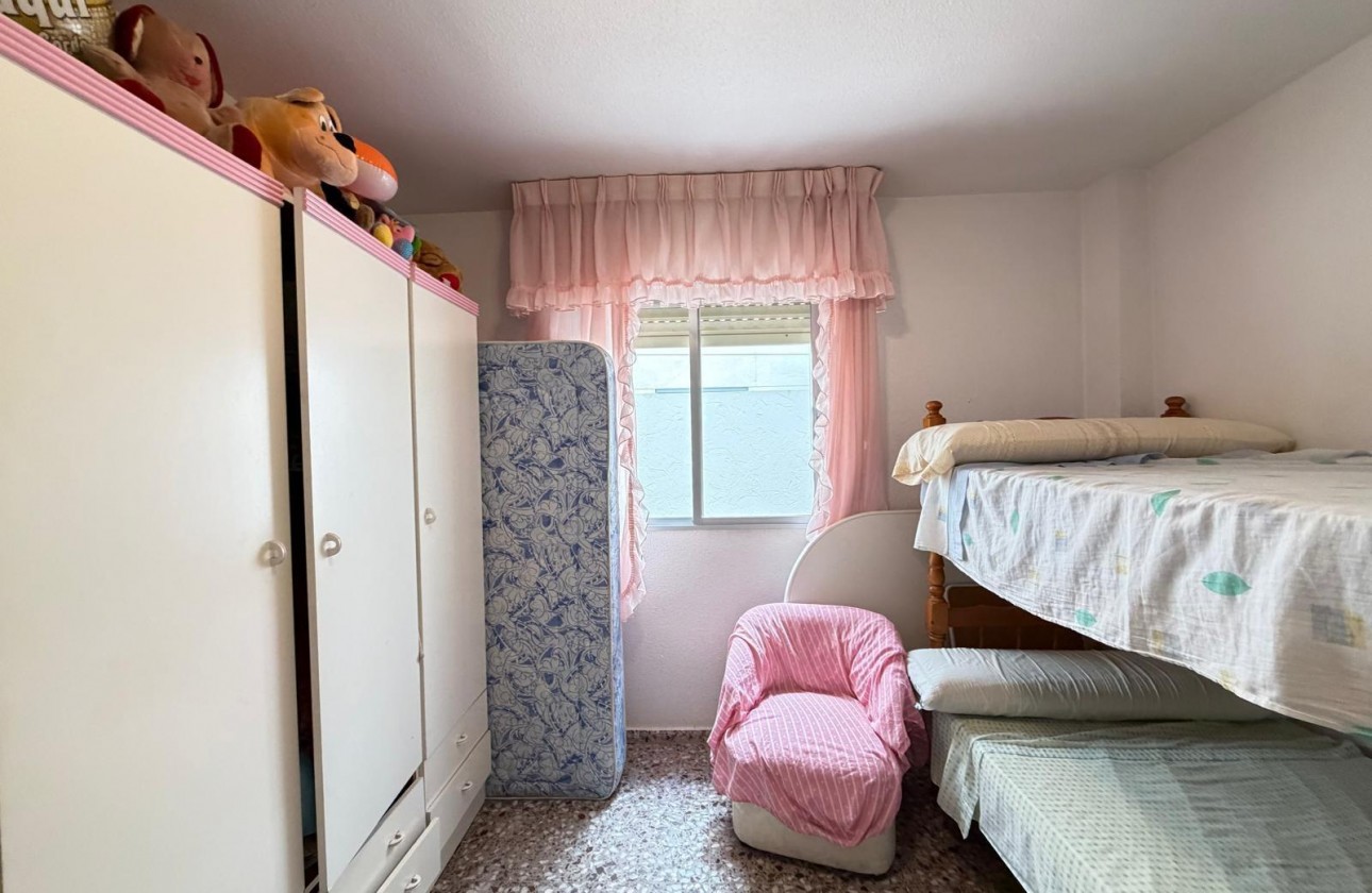Resale - Apartment / flat - Torrevieja - Las Piscinas Naturales