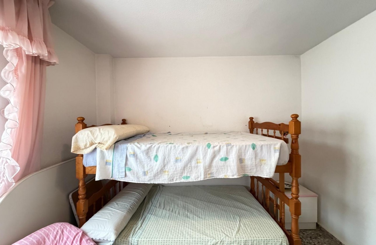 Resale - Apartment / flat - Torrevieja - Las Piscinas Naturales