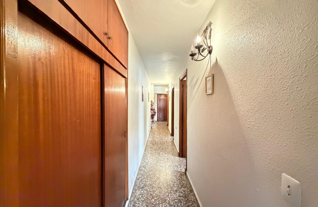 Resale - Apartment / flat - Torrevieja - Las Piscinas Naturales
