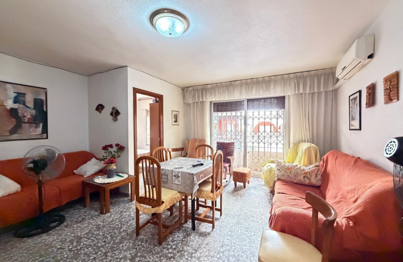 Resale - Apartment / flat - Torrevieja - Las Piscinas Naturales