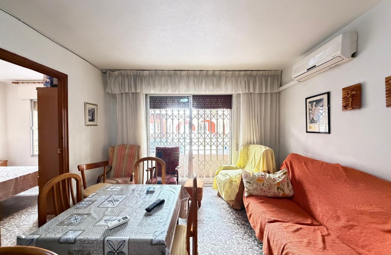 Resale - Apartment / flat - Torrevieja - Las Piscinas Naturales