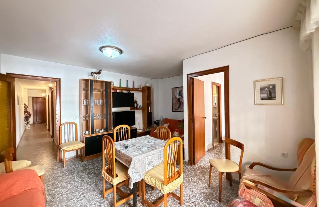 Resale - Apartment / flat - Torrevieja - Las Piscinas Naturales