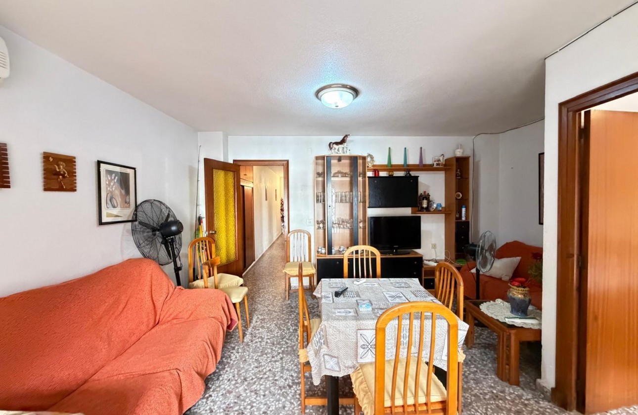 Resale - Apartment / flat - Torrevieja - Las Piscinas Naturales