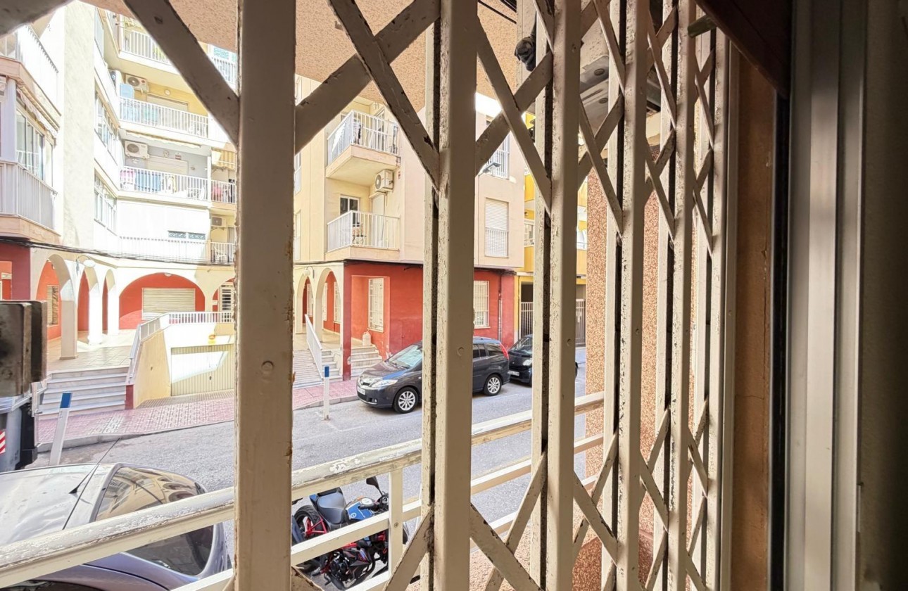 Resale - Apartment / flat - Torrevieja - Las Piscinas Naturales