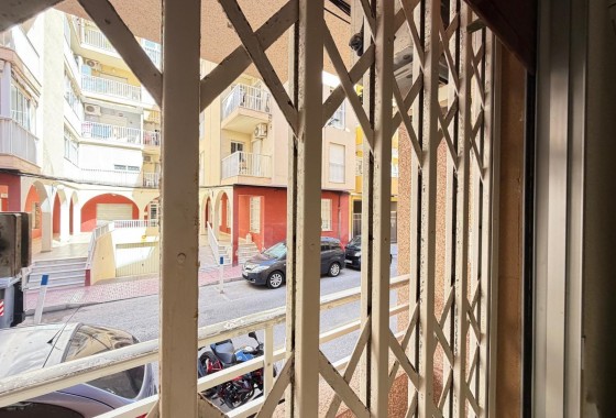 Resale - Apartment / flat - Torrevieja - Las Piscinas Naturales