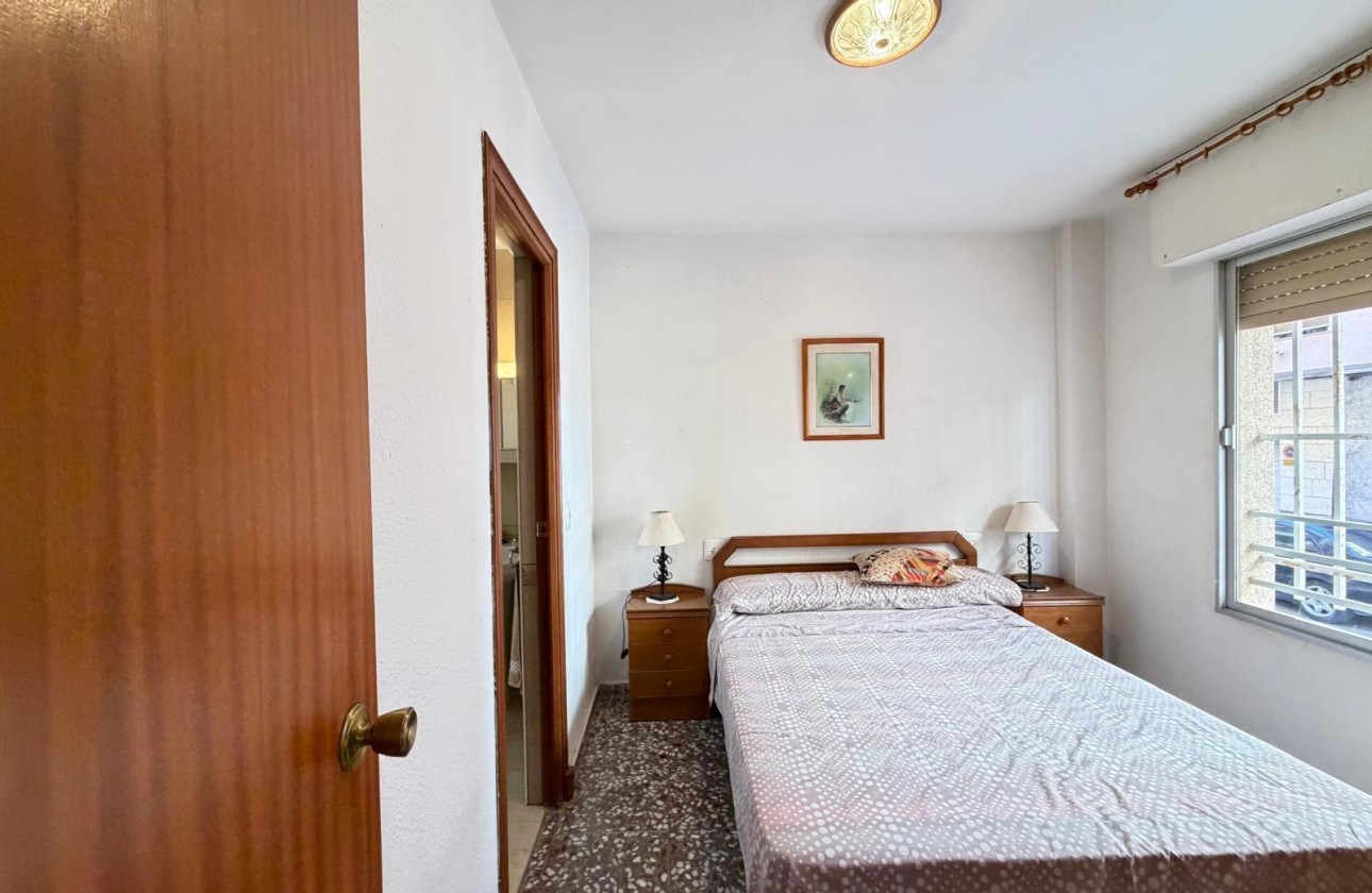 Resale - Apartment / flat - Torrevieja - Las Piscinas Naturales