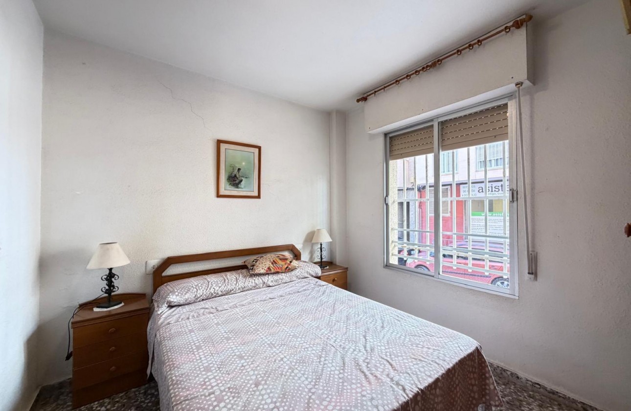 Resale - Apartment / flat - Torrevieja - Las Piscinas Naturales