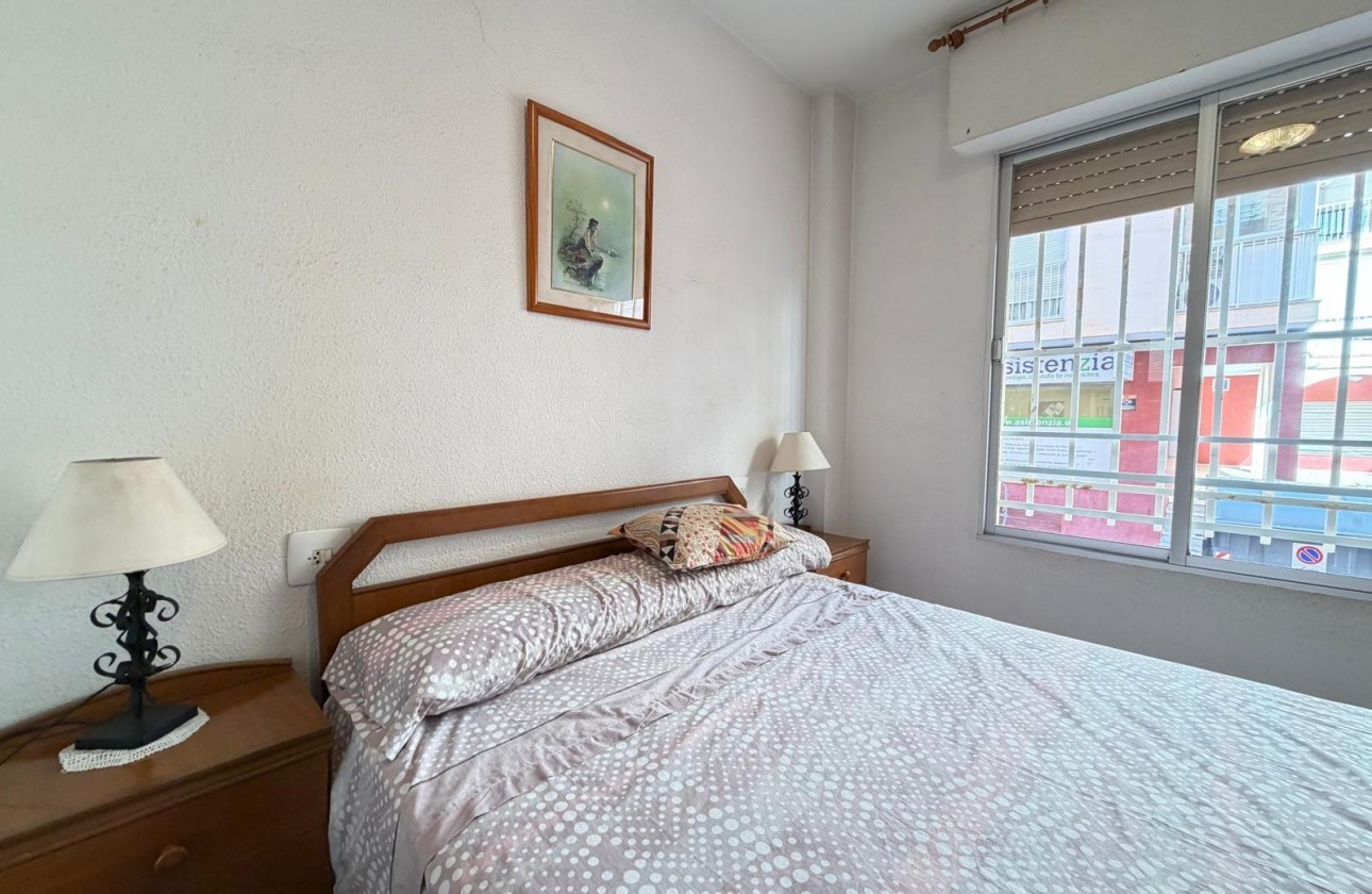 Resale - Apartment / flat - Torrevieja - Las Piscinas Naturales