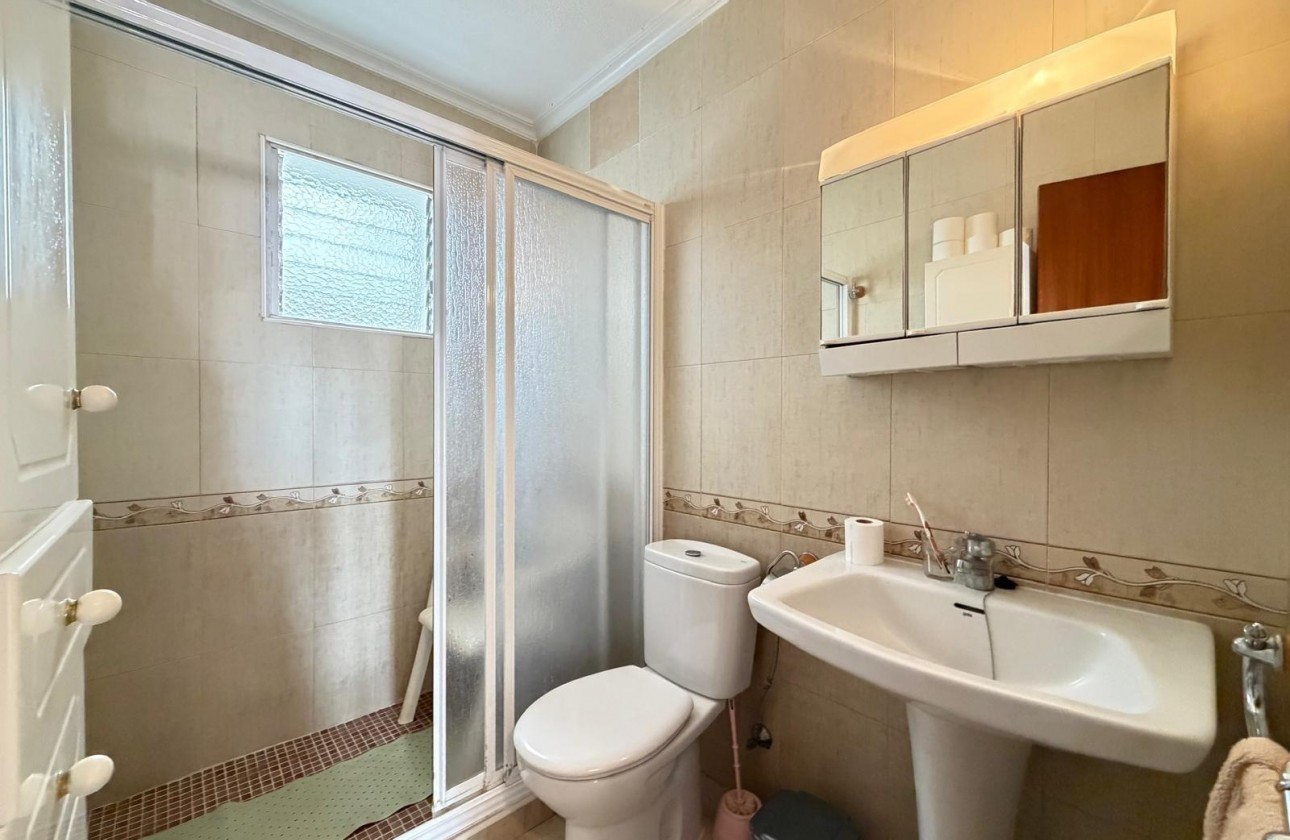 Resale - Apartment / flat - Torrevieja - Las Piscinas Naturales
