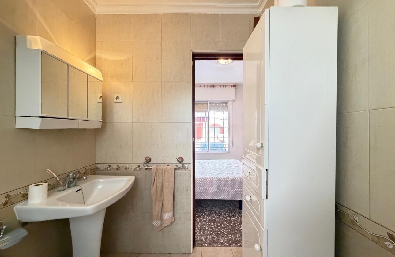 Resale - Apartment / flat - Torrevieja - Las Piscinas Naturales