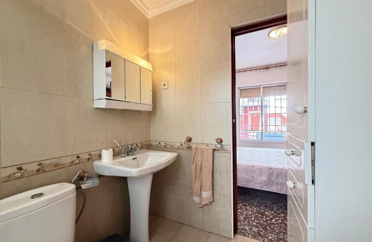 Resale - Apartment / flat - Torrevieja - Las Piscinas Naturales