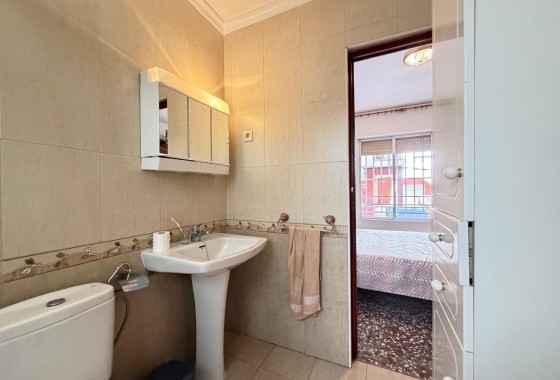 Resale - Apartment / flat - Torrevieja - Las Piscinas Naturales