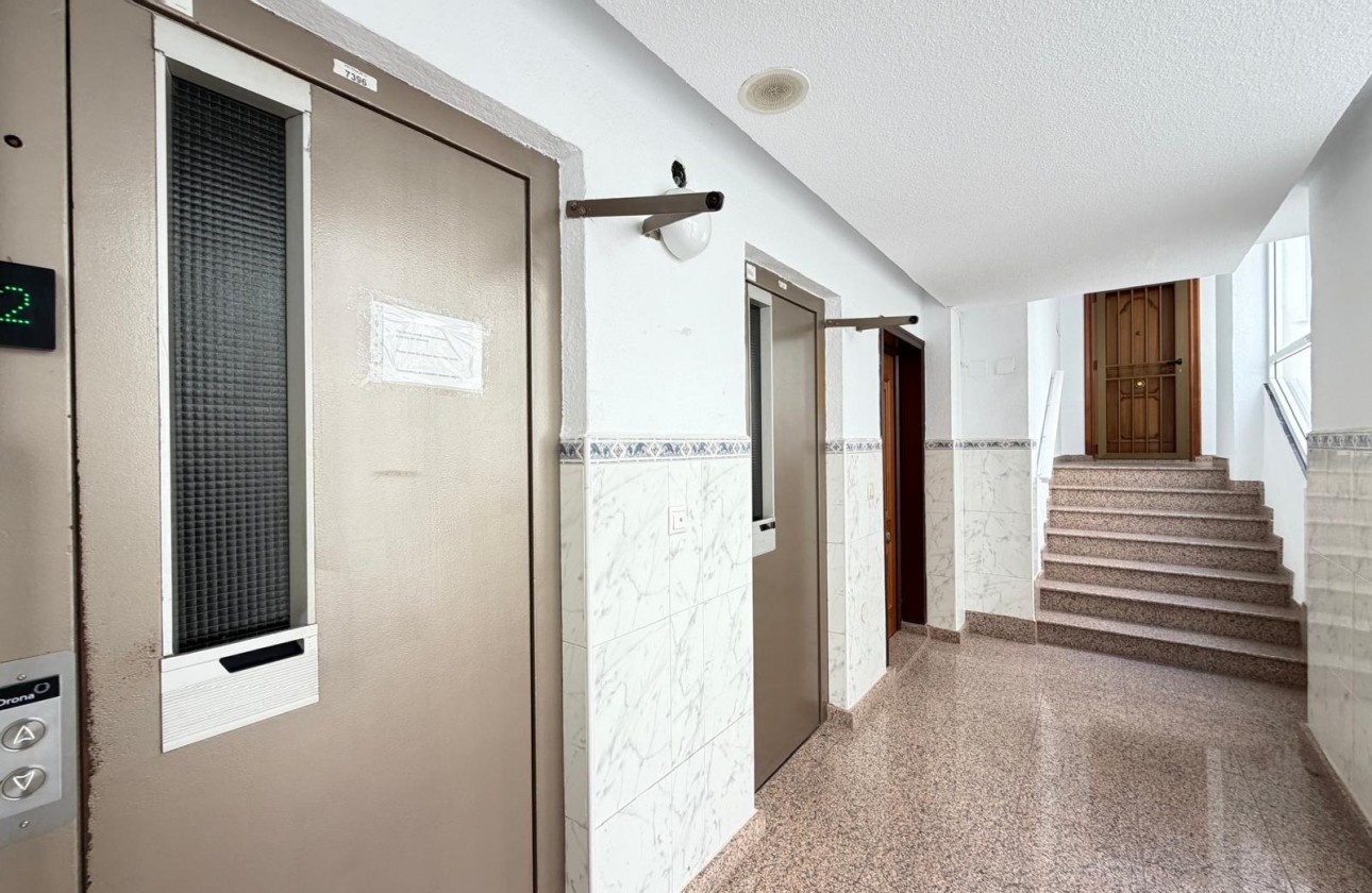 Resale - Apartment / flat - Torrevieja - Las Piscinas Naturales