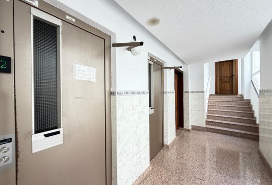 Resale - Apartment / flat - Torrevieja - Las Piscinas Naturales