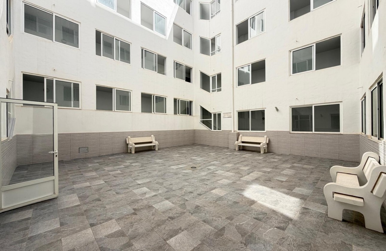 Resale - Apartment / flat - Torrevieja - Las Piscinas Naturales