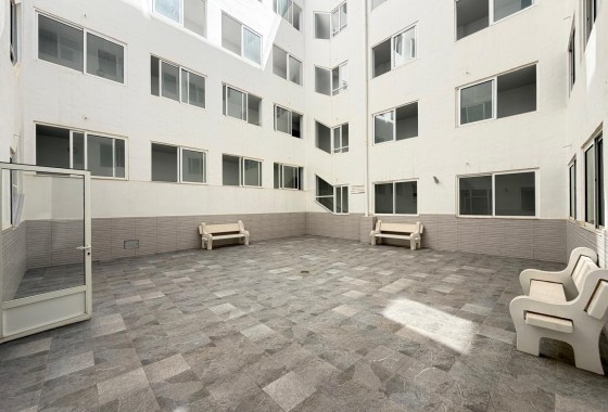 Resale - Apartment / flat - Torrevieja - Las Piscinas Naturales