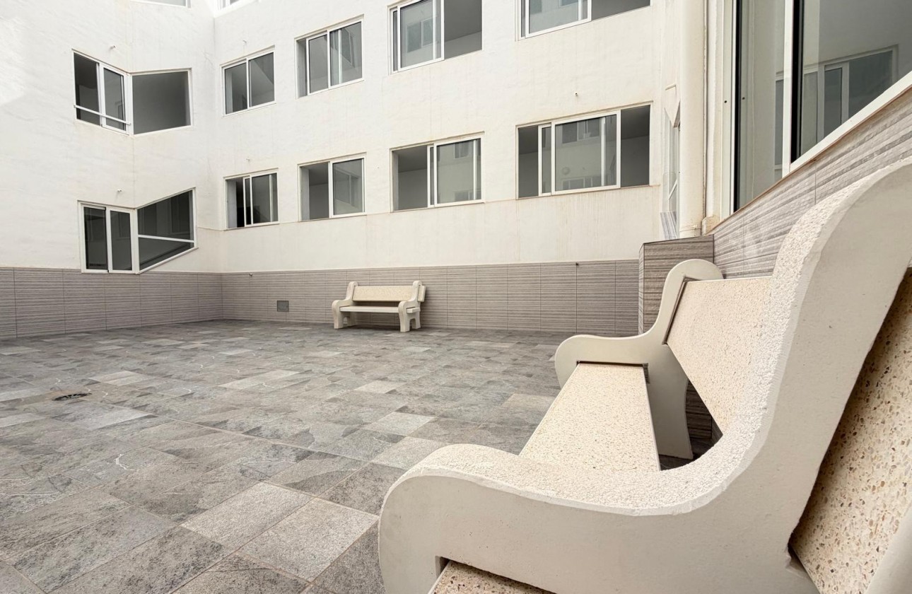 Resale - Apartment / flat - Torrevieja - Las Piscinas Naturales