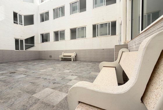 Resale - Apartment / flat - Torrevieja - Las Piscinas Naturales
