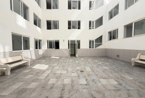 Resale - Apartment / flat - Torrevieja - Las Piscinas Naturales
