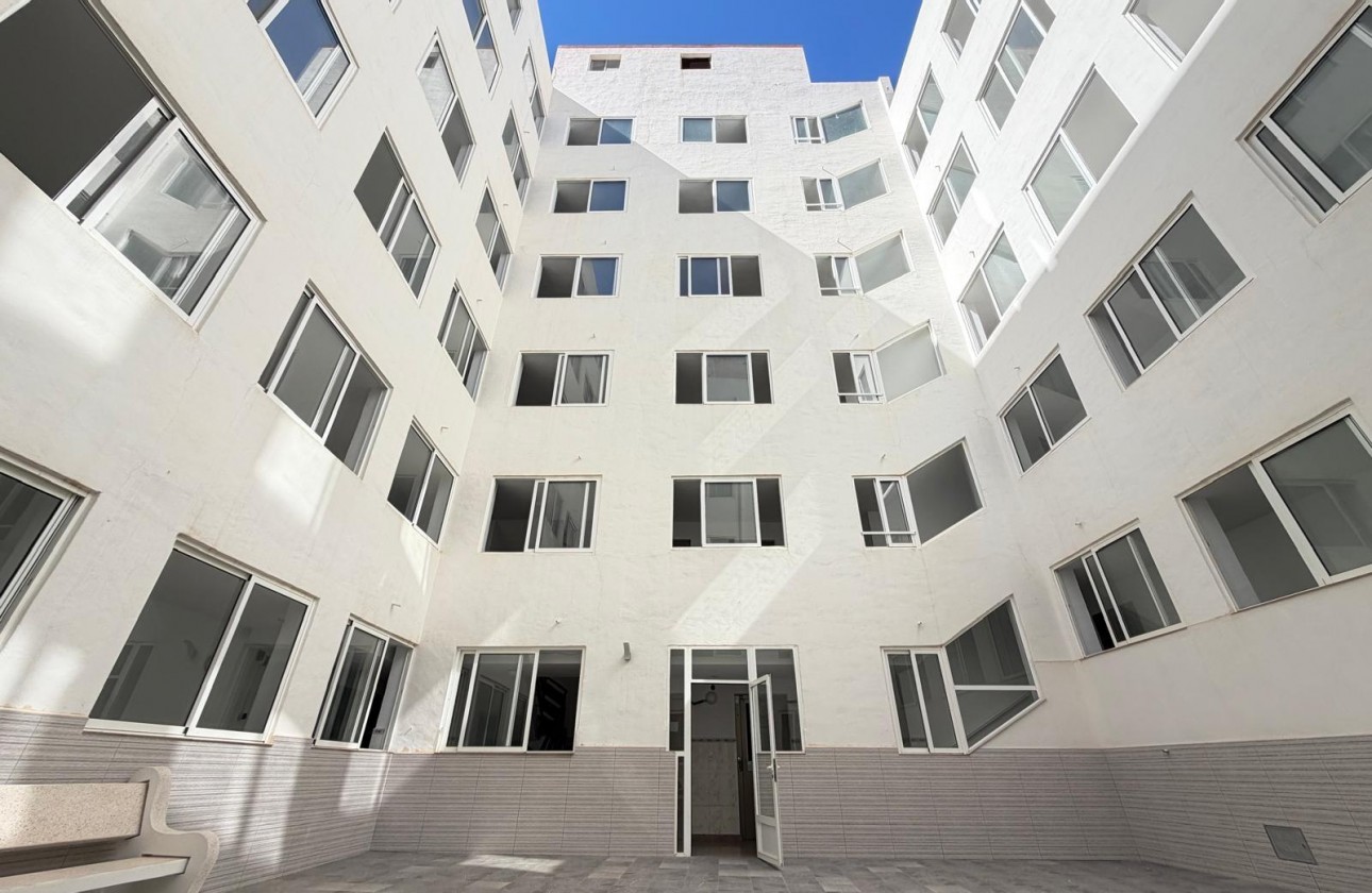 Resale - Apartment / flat - Torrevieja - Las Piscinas Naturales