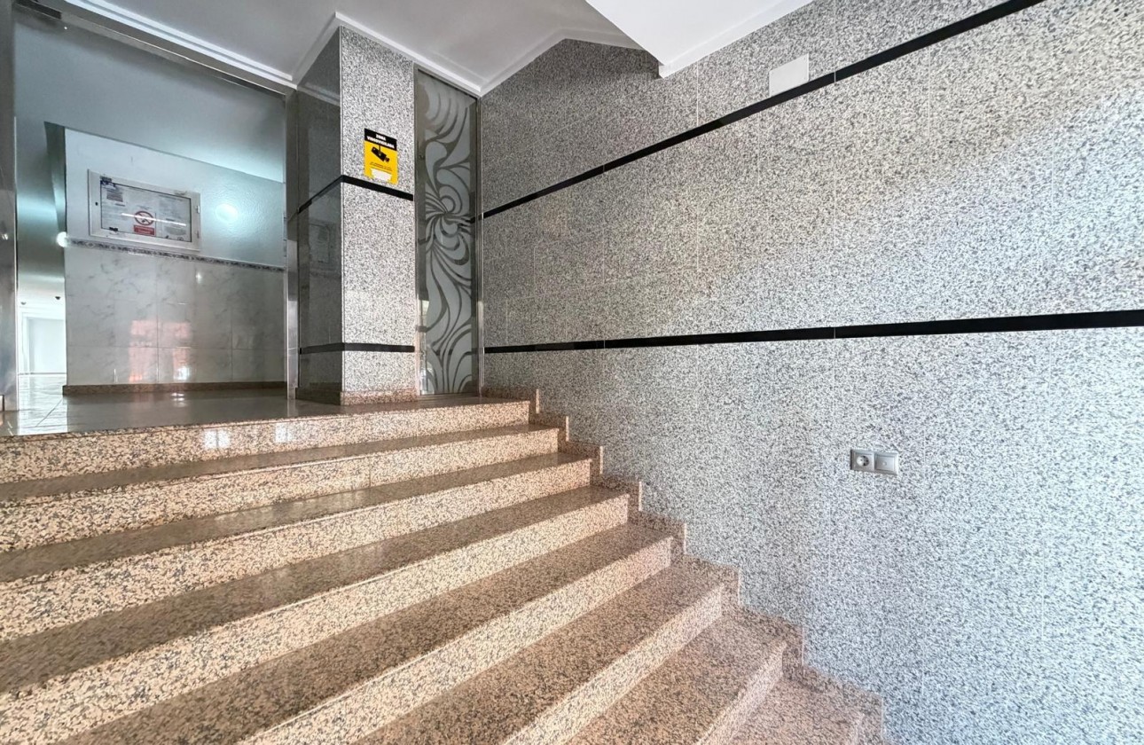 Resale - Apartment / flat - Torrevieja - Las Piscinas Naturales