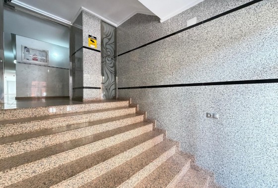 Resale - Apartment / flat - Torrevieja - Las Piscinas Naturales