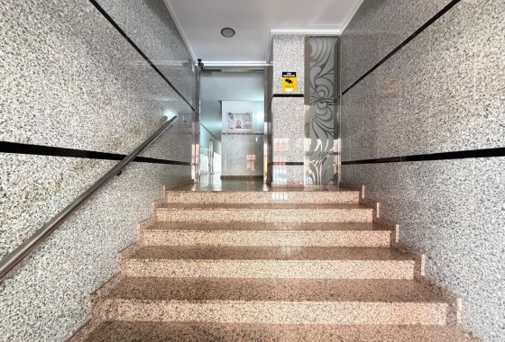 Resale - Apartment / flat - Torrevieja - Las Piscinas Naturales