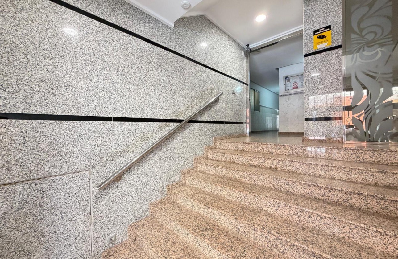 Resale - Apartment / flat - Torrevieja - Las Piscinas Naturales