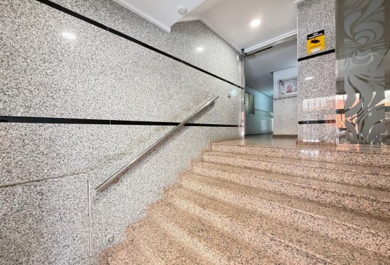 Resale - Apartment / flat - Torrevieja - Las Piscinas Naturales
