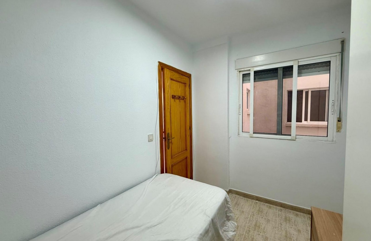 Resale - Apartment / flat - Torrevieja - Playa de los Locos