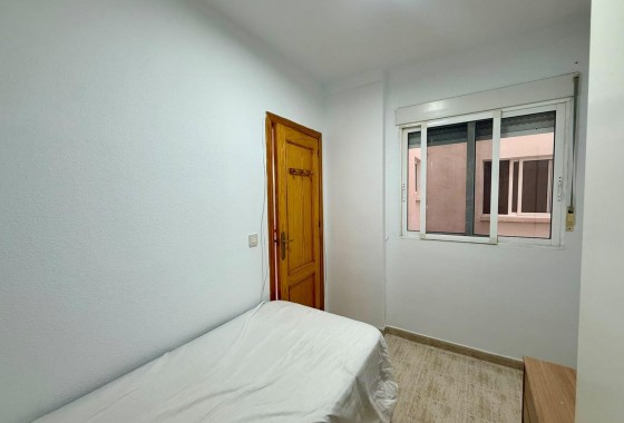 Resale - Apartment / flat - Torrevieja - Playa de los Locos