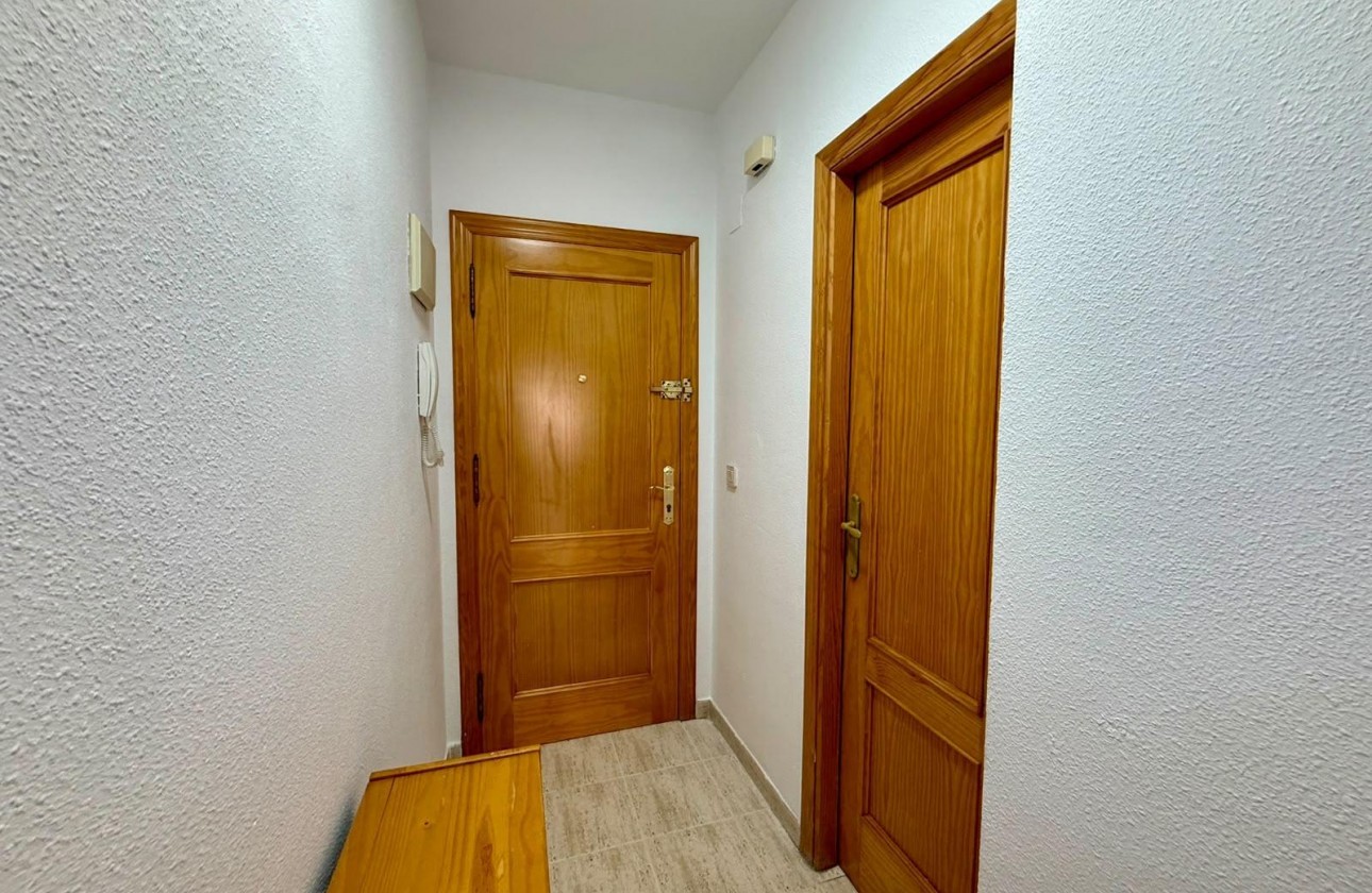 Resale - Apartment / flat - Torrevieja - Playa de los Locos