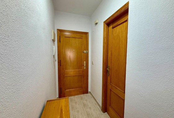 Resale - Apartment / flat - Torrevieja - Playa de los Locos