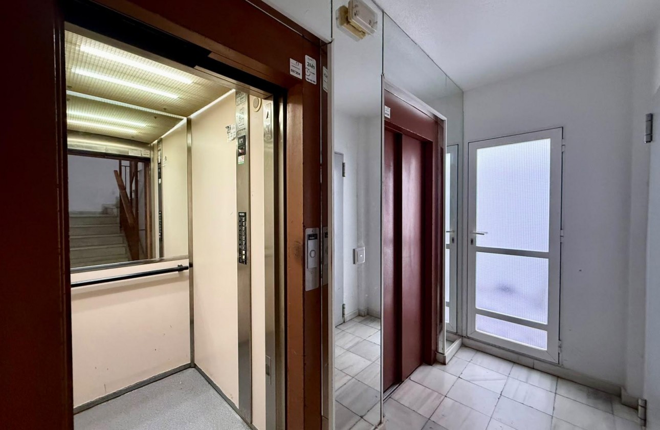 Resale - Apartment / flat - Torrevieja - Playa de los Locos