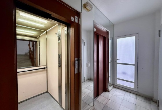 Resale - Apartment / flat - Torrevieja - Playa de los Locos