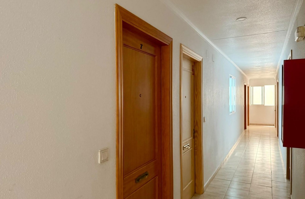 Resale - Apartment / flat - Torrevieja - Playa de los Locos