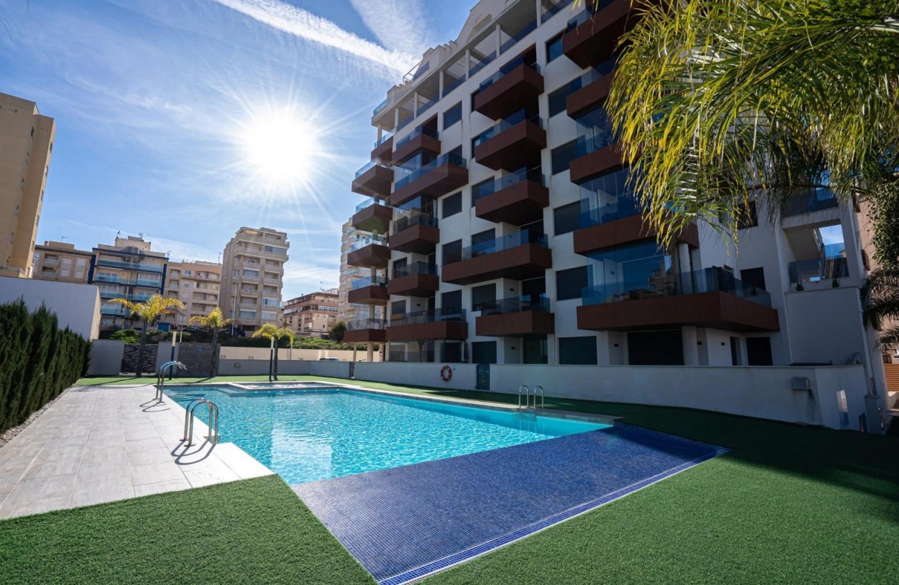 Resale - Apartment / flat - Guardamar del Segura - Puerto Deportivo