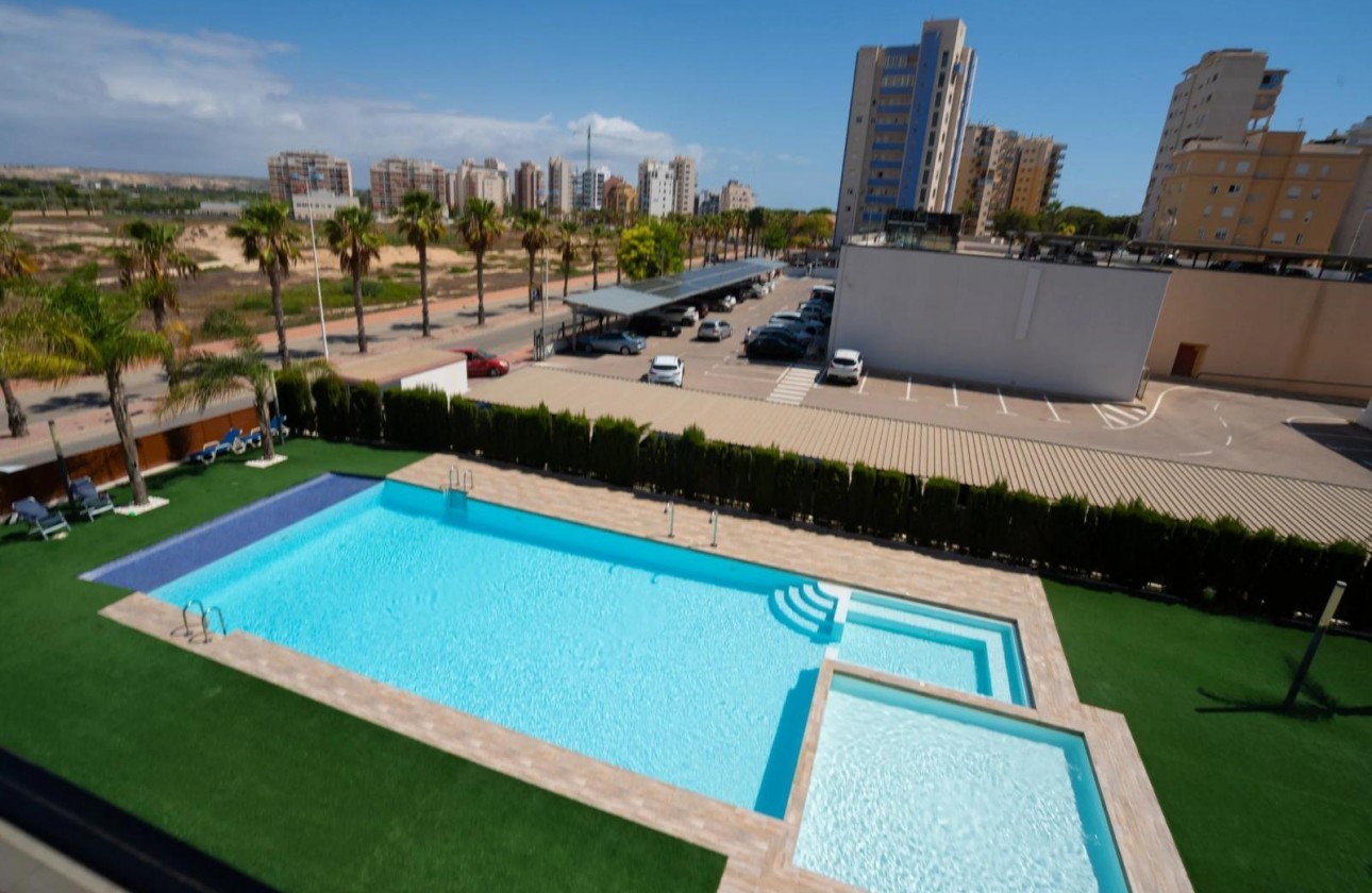 Resale - Apartment / flat - Guardamar del Segura - Puerto Deportivo