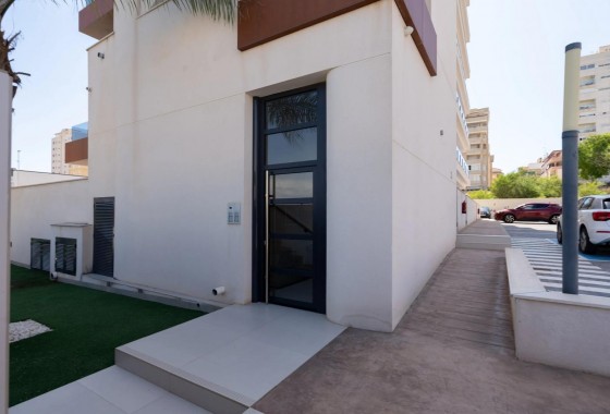 Resale - Apartment / flat - Guardamar del Segura - Puerto Deportivo