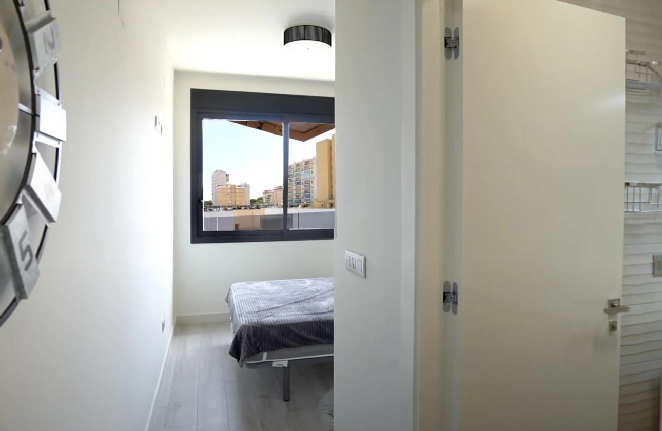 Resale - Apartment / flat - Guardamar del Segura - Puerto Deportivo