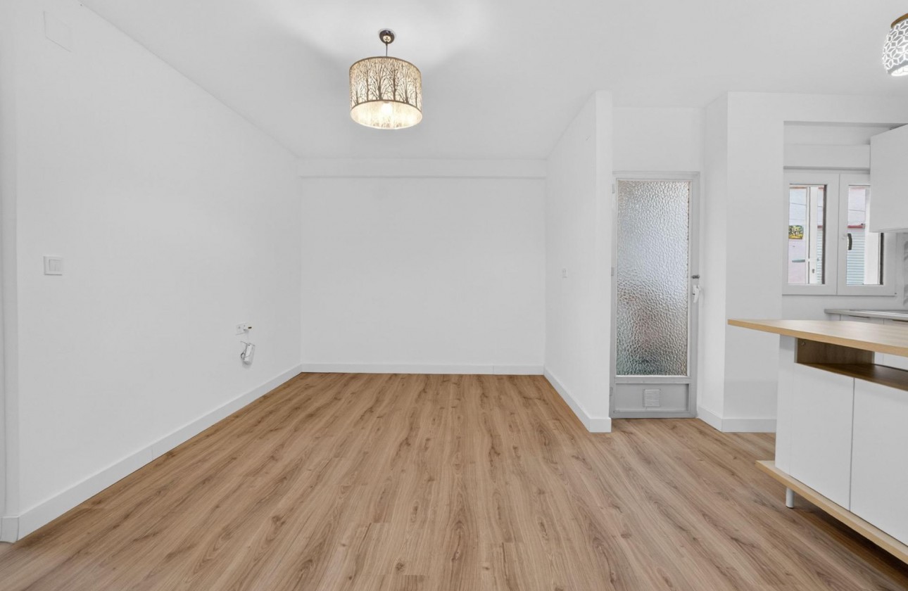 Resale - Apartment / flat - Torrevieja - Centro