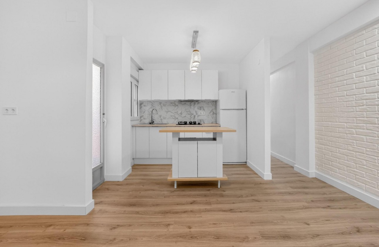Resale - Apartment / flat - Torrevieja - Centro