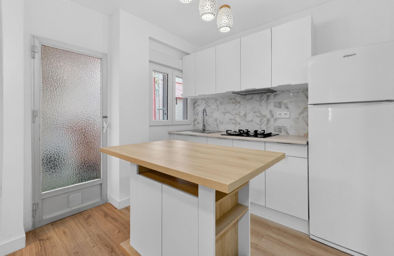 Resale - Apartment / flat - Torrevieja - Centro