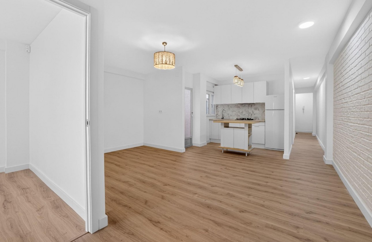 Resale - Apartment / flat - Torrevieja - Centro