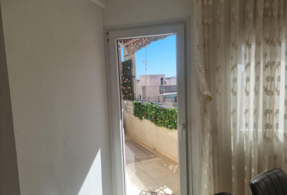 Resale - Apartment / flat - Torrevieja - Playa de los Locos
